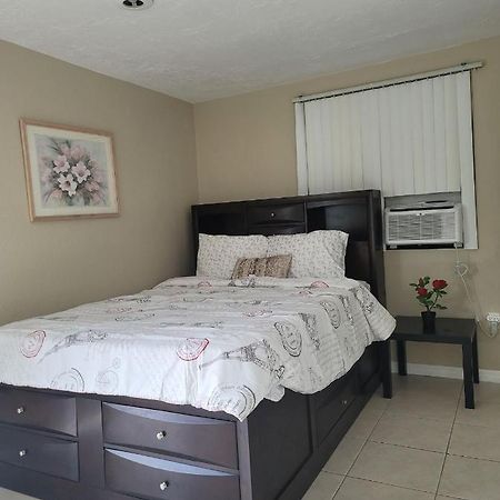 Entire Guesthouse 5 Mins To Siesta Key & Downtown Sarasota Exterior foto