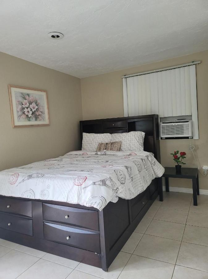 Entire Guesthouse 5 Mins To Siesta Key & Downtown Sarasota Exterior foto