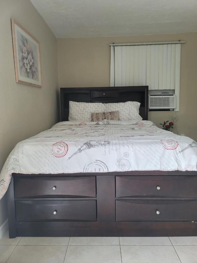 Entire Guesthouse 5 Mins To Siesta Key & Downtown Sarasota Exterior foto
